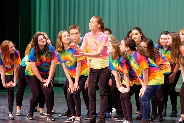 The cast of Mary Poppins sings "Supercalifragilisticexpialidocious."
Photo courtesy of Lifetouch.