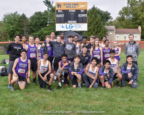 The Long Reach High School Varsity Men’s and Women’s Cross Country team. Photo courtesy of Israel Carunungan. 