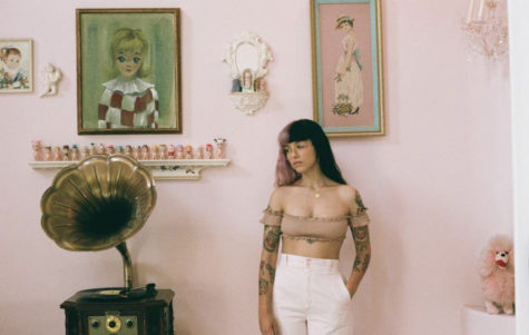 Dollhouse (Música), Wiki Melanie Martinez Brasil